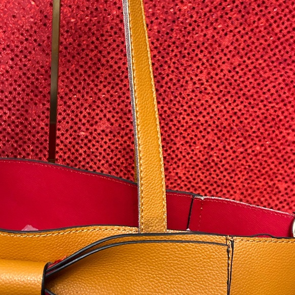 Elegant Mustard Tote Bag with Bow Accent - Picture 5 of 15